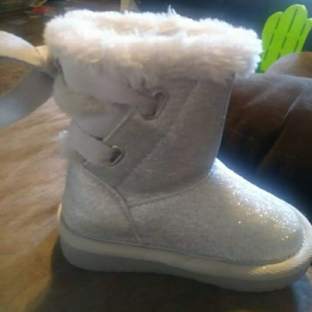 Silver toddler girl shoes